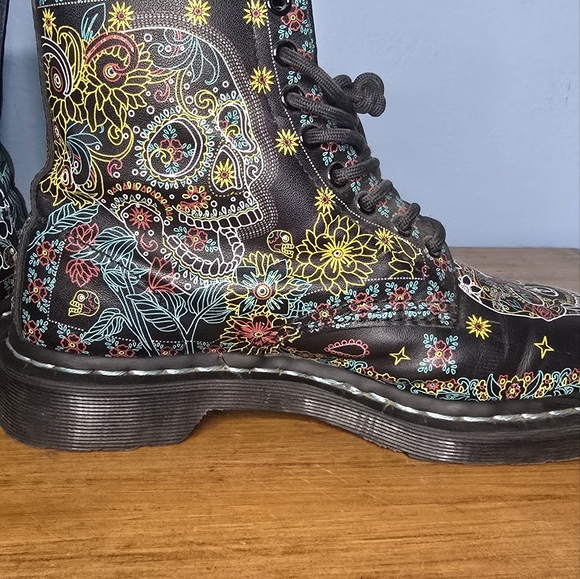 Day Of The Dead 1460 Dr.Martens Skull Pattern Boots - Picture 3 of 13